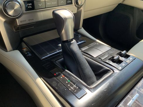 Used 2021 Lexus GX 460 Premium w/ Premium Package image 26