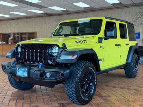 Used 2023 Jeep Wrangler Unlimited w/ Cold Weather Group AWD/4WD image 4