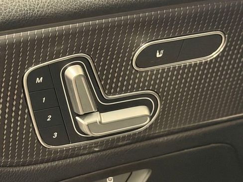 Certified 2022 Mercedes-Benz GLB 250 4MATIC image 17