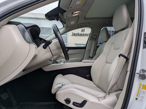 Used 2025 Volvo XC60 B5 Ultra w/ Protection Package Premier image 2