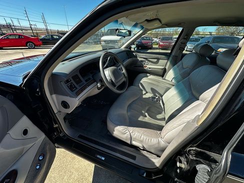 Used 1997 Lincoln Town Car Executive image 23