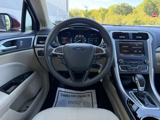 Used 2016 Ford Fusion SE FWD image 12