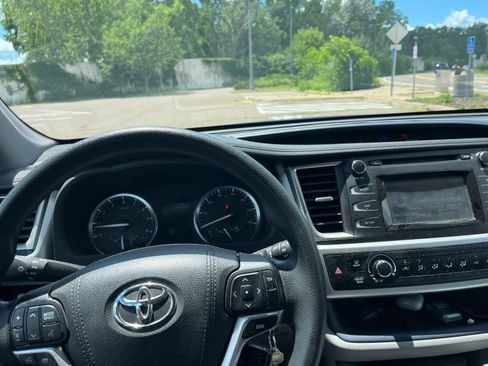 Certified 2016 Toyota Highlander LE AWD/4WD image 12