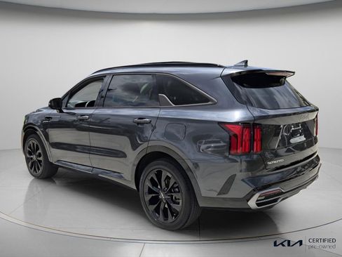 Certified 2023 Kia Sorento SX FWD image 8