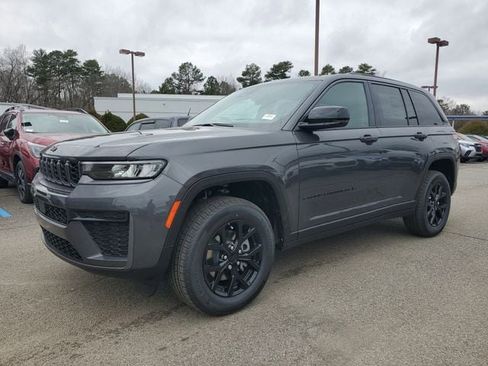 New 2026 Jeep Grand Cherokee Altitude image 3