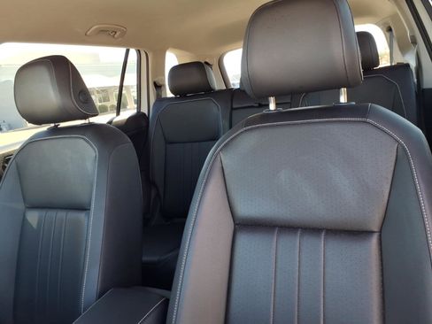 Certified 2024 Volkswagen Tiguan SE image 21