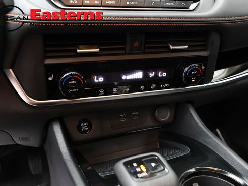 Used 2025 Nissan Rogue SV AWD/4WD image 19