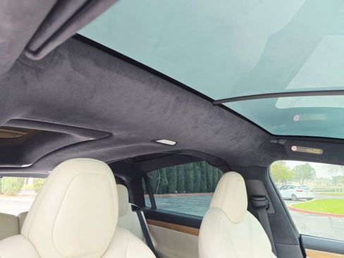 Used 2021 Tesla Model X Performance image 31