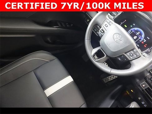 Used 2025 Toyota Camry SE w/ Convenience Package image 14