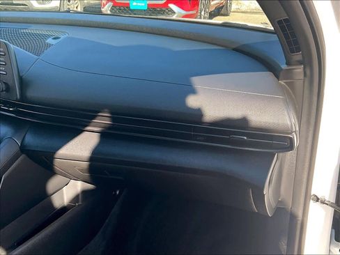 Certified 2025 Hyundai Elantra Sport image 26