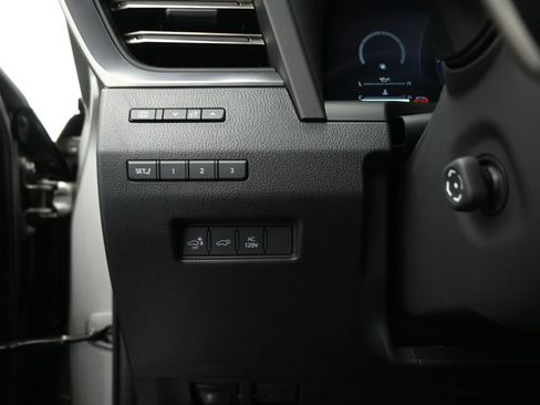 Used 2025 Lexus GX 550 w/ Accessory Package (2T) image 11