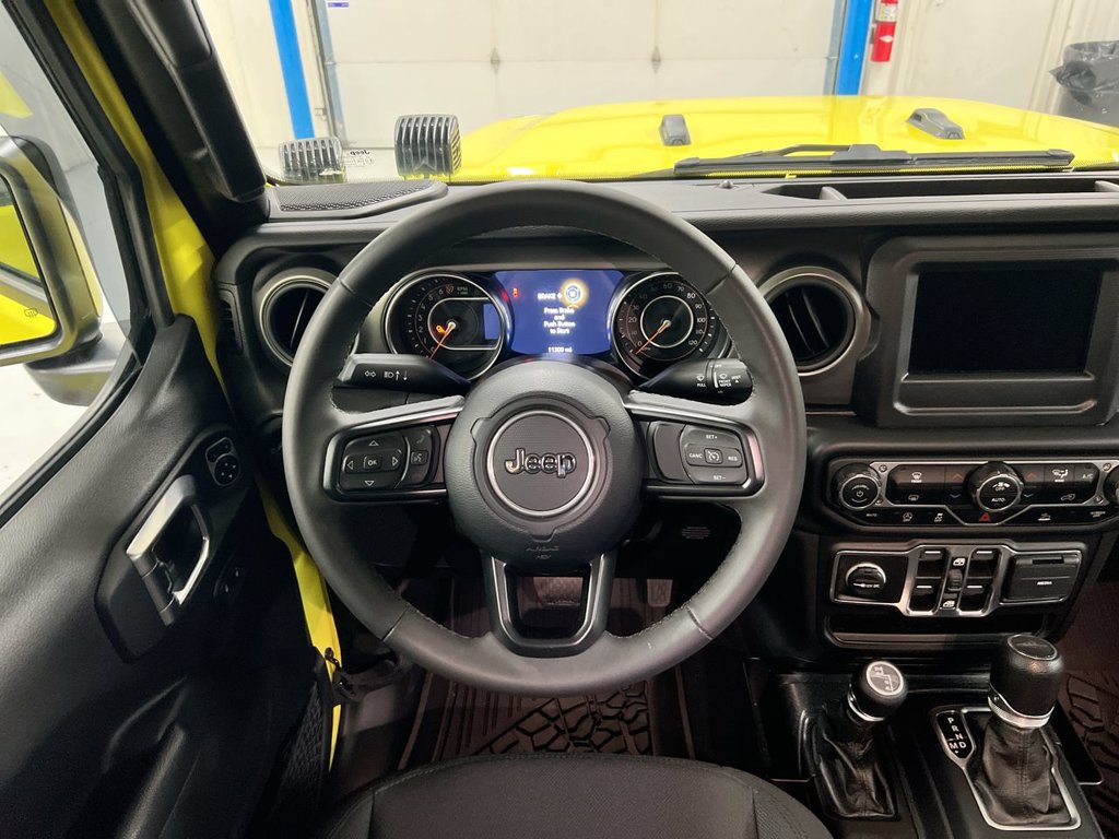 Used 2023 Jeep Gladiator Sport AWD/4WD image 11