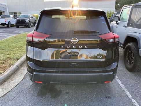 Used 2024 Nissan Rogue SV FWD image 7