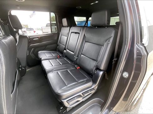 Certified 2025 Chevrolet Suburban LT image 19