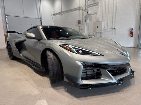 Used 2024 Chevrolet Corvette Z06 image 3