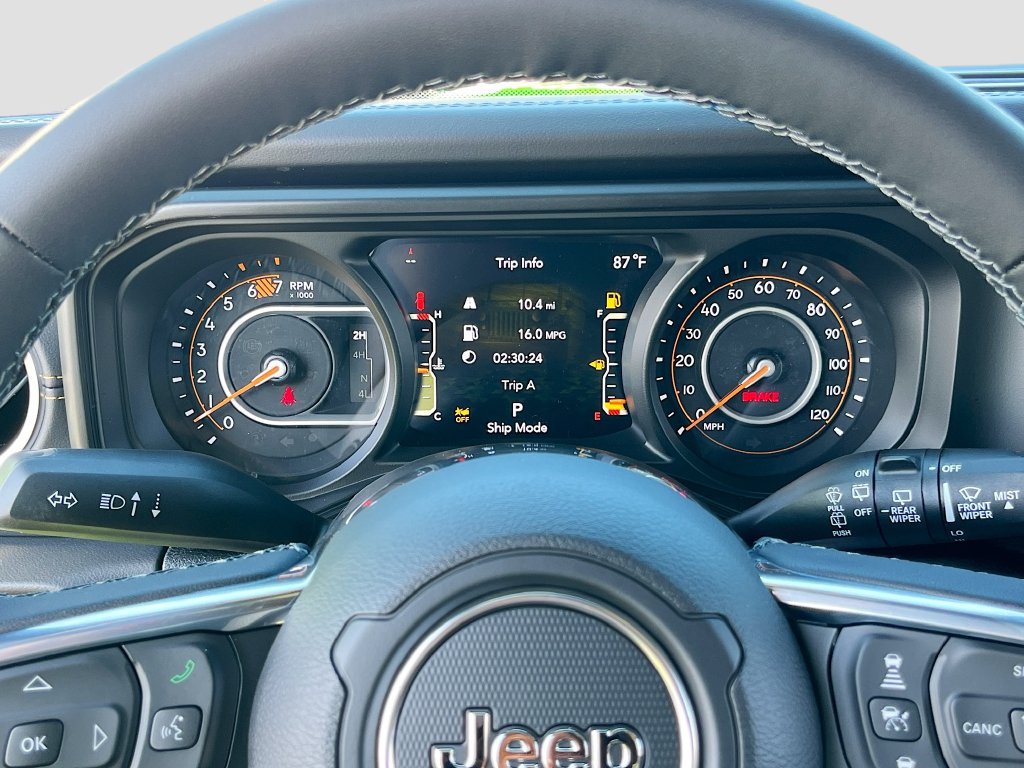 New 2026 Jeep Wrangler Unlimited Sahara w/ Whitecap Package AWD/4WD image 12