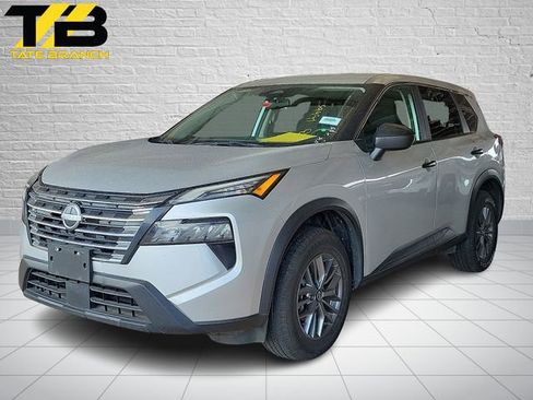 Used 2024 Nissan Rogue S image 1