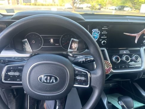 Used 2021 Kia Sorento LX image 4