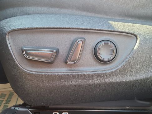 Used 2022 Toyota Highlander XLE AWD/4WD image 15