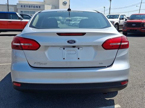 Used 2017 Ford Focus SE FWD image 5