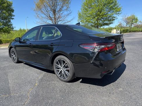 Used 2024 Toyota Camry SE image 4