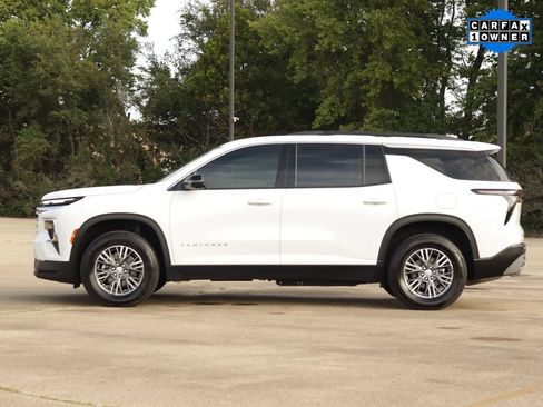Used 2025 Chevrolet Traverse LT w/ Driver Confidence Package FWD image 4