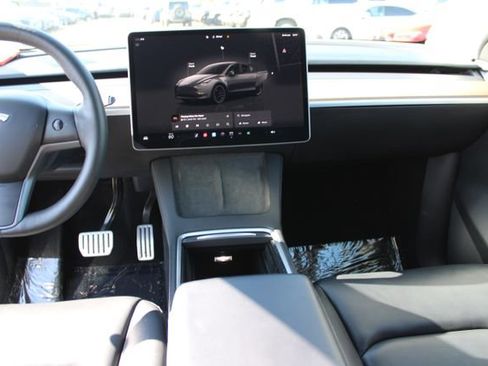 Used 2023 Tesla Model Y Performance image 13