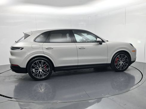 Used 2025 Porsche Cayenne S AWD/4WD image 8