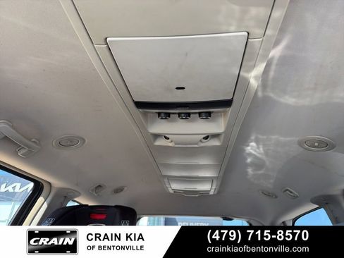 Used 2016 Chrysler Town & Country Touring image 29