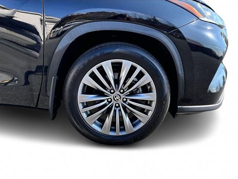 Used 2021 Toyota Highlander Platinum image 34