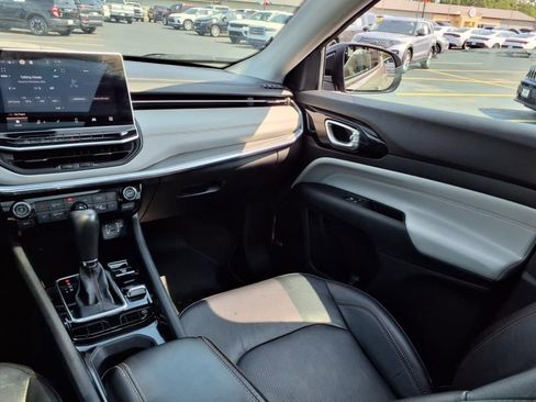 Used 2022 Jeep Compass Limited w/ Sun and Sound Group image 23