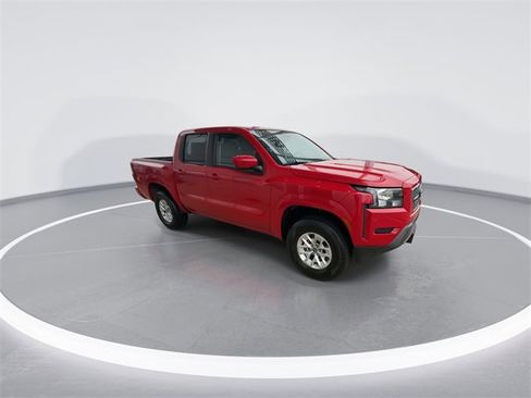 Used 2024 Nissan Frontier SV image 2