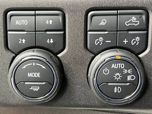 Used 2024 Chevrolet Silverado 2500 ZR2 w/ Technology Package AWD/4WD image 30