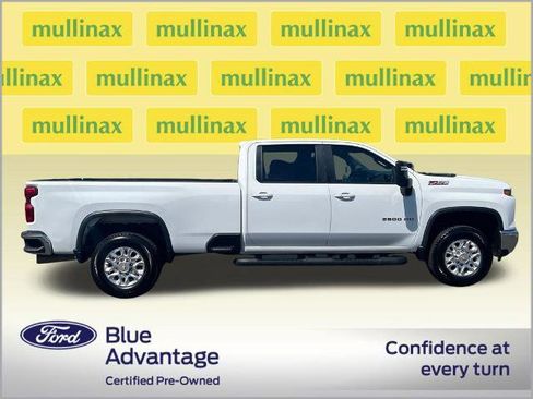 Used 2024 Chevrolet Silverado 3500 LT w/ Convenience Package AWD/4WD image 2