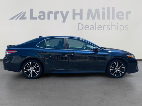 Used 2019 Toyota Camry SE FWD image 6