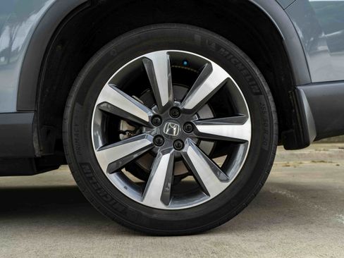 Certified 2025 Honda Pilot Touring image 15