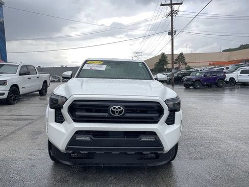 Used 2024 Toyota Tacoma SR5 AWD/4WD image 5