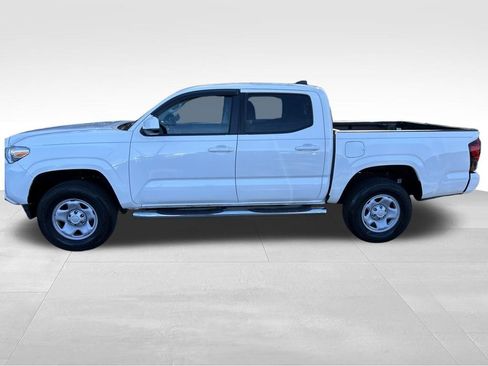 Used 2022 Toyota Tacoma SR image 2