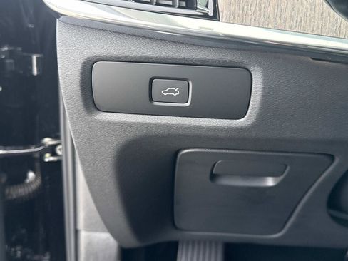 Certified 2024 Volvo V90 B6 Cross Country Plus image 30