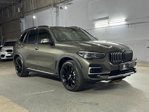 Used 2023 BMW X5 xDrive40i w/ Premium Package AWD/4WD image 3
