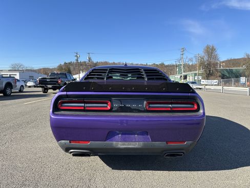 Used 2016 Dodge Challenger SRT w/ Technology Group image 7