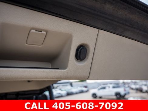 Used 2018 Cadillac Escalade Luxury RWD image 12