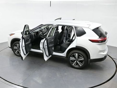 Used 2024 Nissan Rogue SL image 40