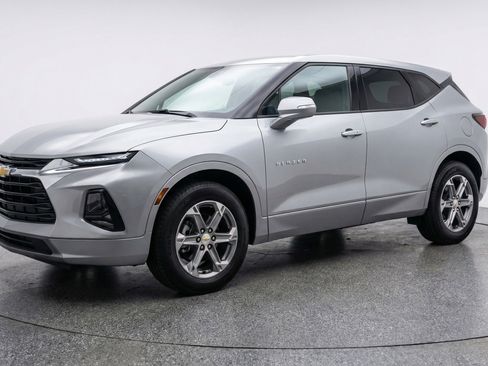Used 2025 Chevrolet Blazer LT image 3