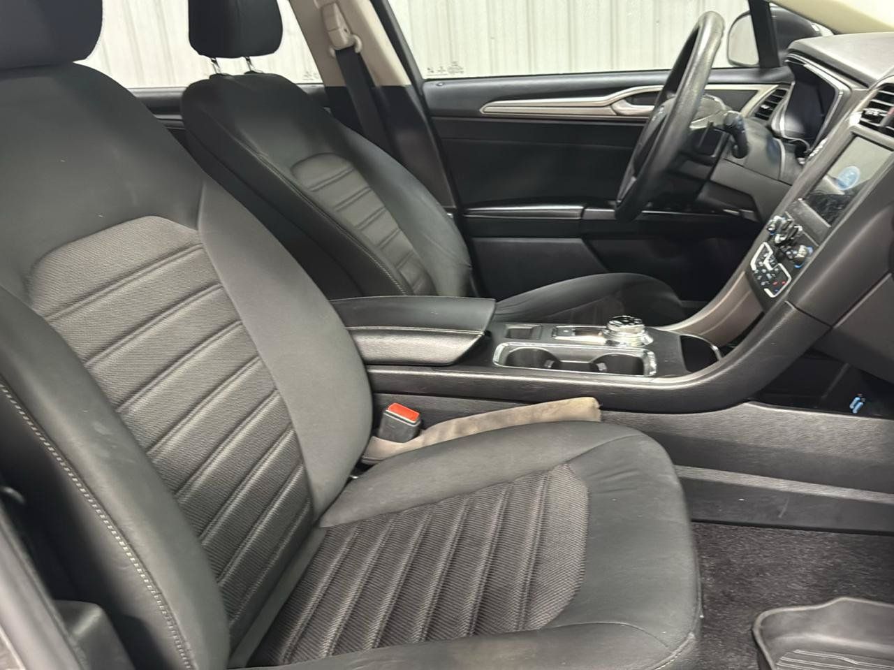 Used 2020 Ford Fusion SE AWD/4WD image 11