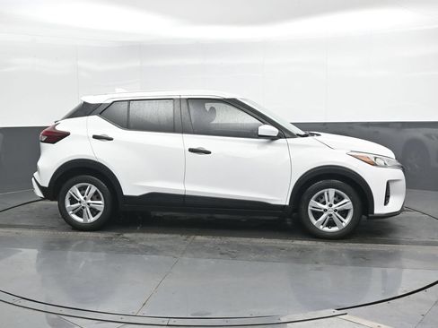 Used 2021 Nissan Kicks S FWD image 4