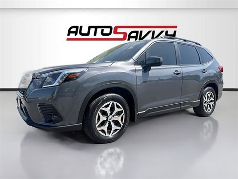 Used 2024 Subaru Forester Premium image 3