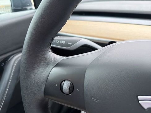 Used 2022 Tesla Model Y Performance image 18