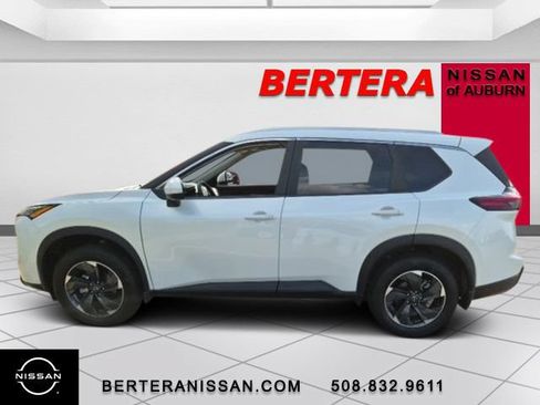 Used 2025 Nissan Rogue SV w/ SV Premium Package AWD/4WD image 1
