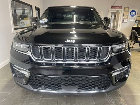 Used 2025 Jeep Grand Cherokee Limited w/ Luxury Tech Group II image 3